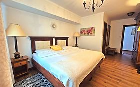 Room 27 @ Arc De Triomphe
